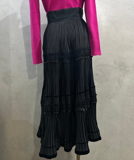 Tiered Lace Trim Pleated Skirt BK