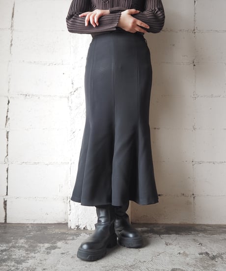 Tuck Mermaid Flare Skirt BK
