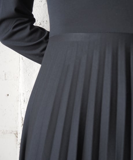 Vneck Pleated Longsleave Dress BK
