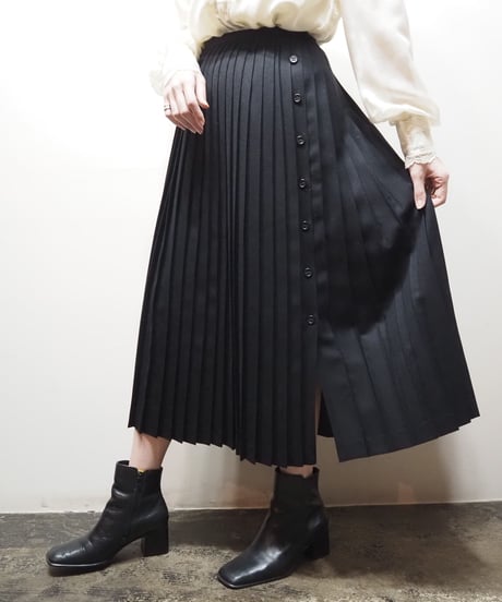 Side Button Pleated Skirt BK
