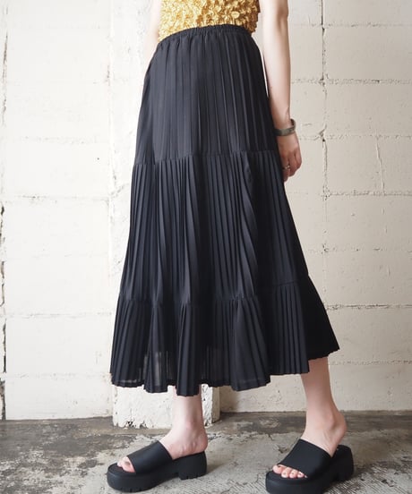 Pleated Tiered Skirt BK