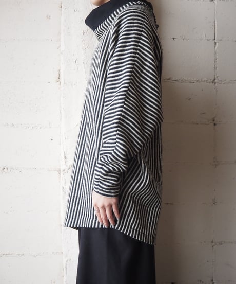 Asymmetry Stripe Turtle Knit BKWH