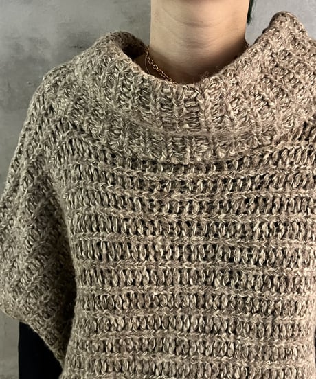 Volume Turtle Neck Knit Vest BE