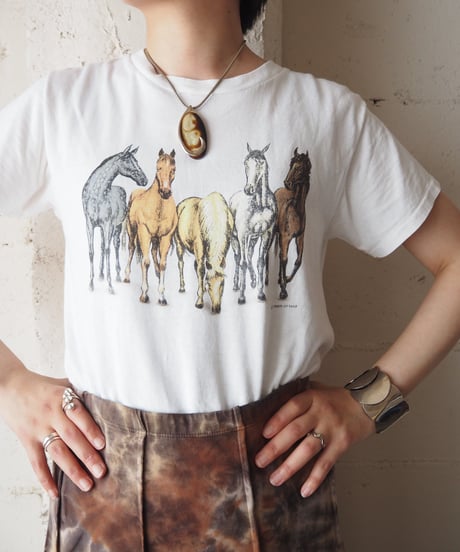 PRINTS OF TAILS Horse Tee WH