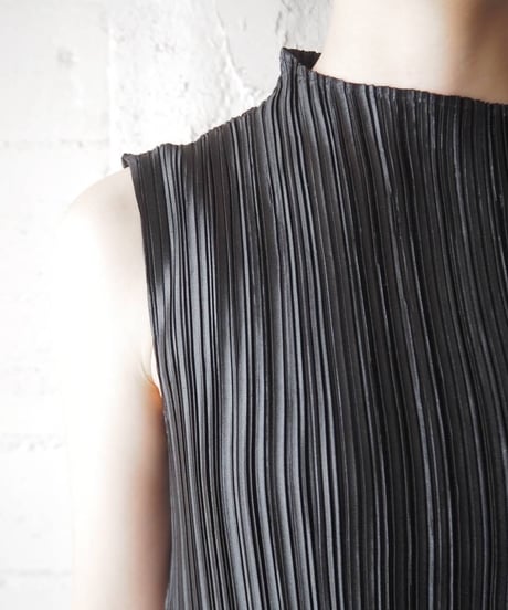 Sleeveless Pleated Flare Dress BK