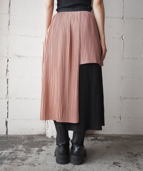 Asymmetric Design Tricolor Pleats Skirt BEPIBK