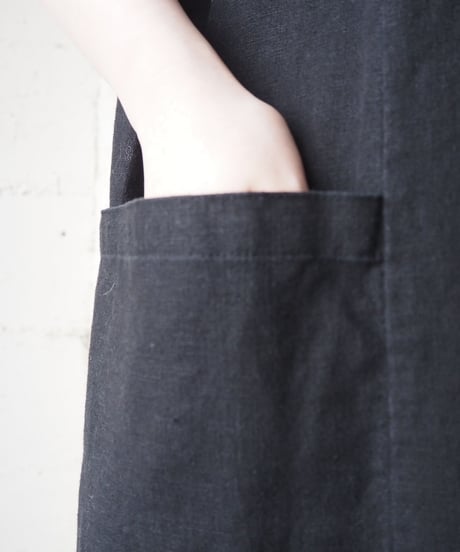 Side Pocket Jumper Skirt BK