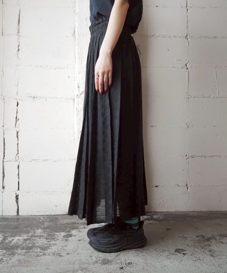 Shadow Pattern Pleats Long Skirt BK