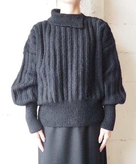 Design Neck Volume Sleeve Knit BK