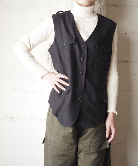 Collarless Silk Vest BK