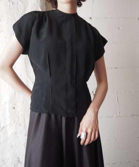 Shoulder Gather Collarless Blouse BK