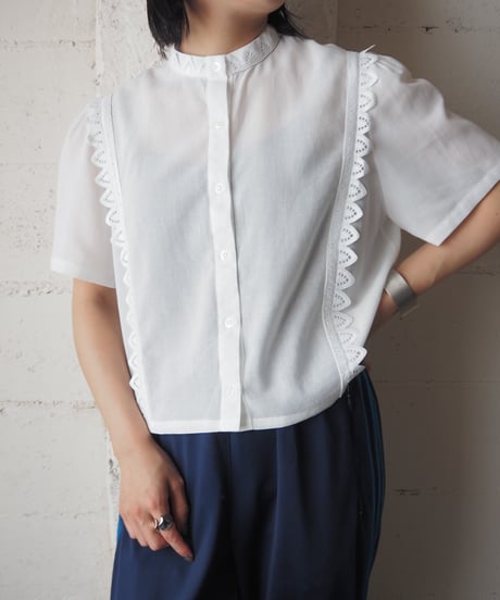 Cropped Band Collar Lace Blouse WH