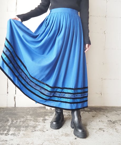Embroidery × Velour Ribbon Flared Skirt BL BK