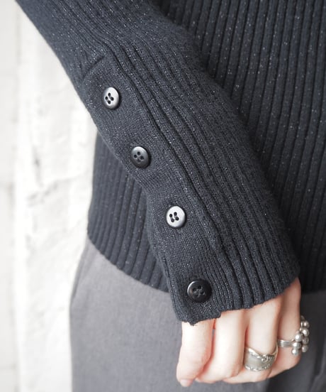 Button Cuff Lame Turtle Knit BKSL