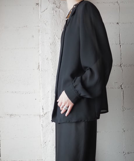 Collarless Scollop Design Sheer Blouse BK