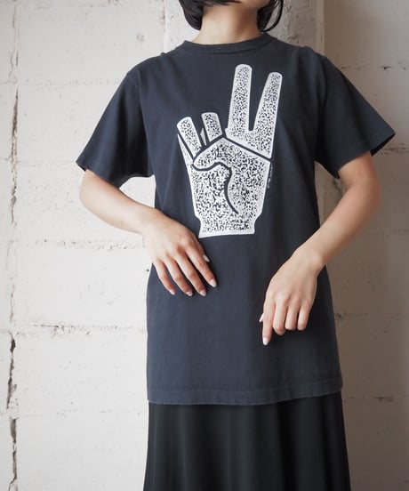 1980's Jazz Cat Finger Tee BK