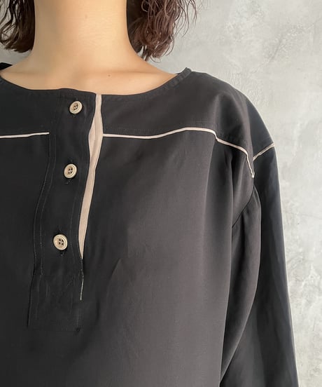 Boat Henry Neck Blouse BKBE