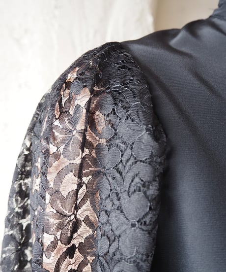 Leg Of Mouton Lace Sleeve Blouse BK