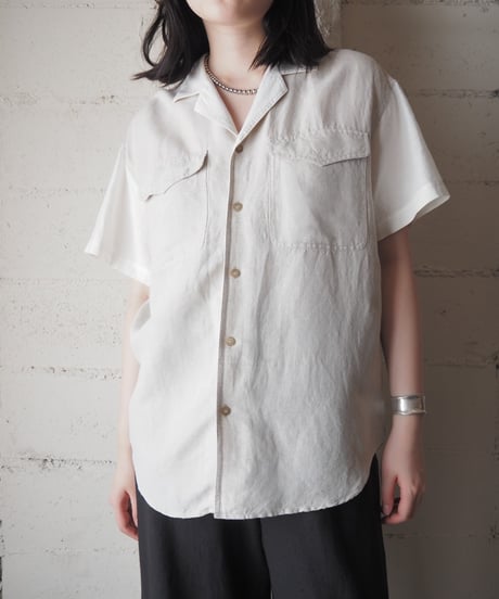 Liz wear Bicolor Linen Open Collar Shirt BE WH