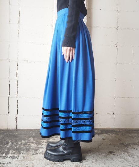 Embroidery × Velour Ribbon Flared Skirt BL BK