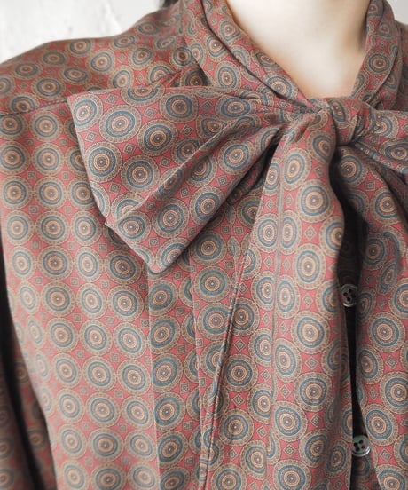 Small Pattern Boe Tie Blouse BUR
