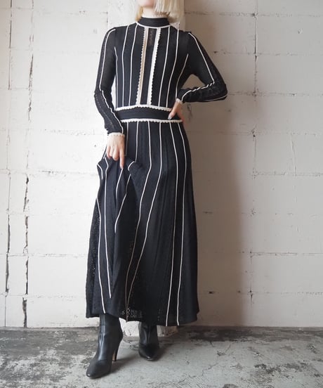 White Line Mock Neck Knit Dress BKWH