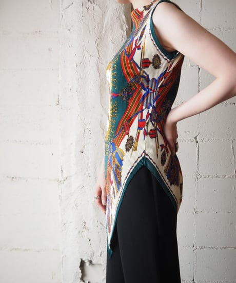 Scarf Pattern N/S Pleated Tops IVGNRE
