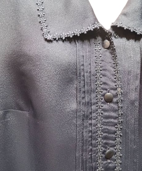 Lace Front Pleated Blouse BK