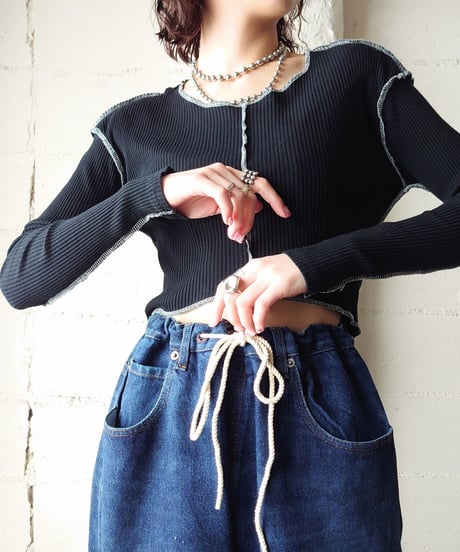Stitch Mock Neck Cutsewn BK