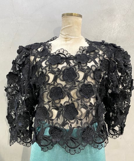 S/S Flower Motif Lace Tops BK