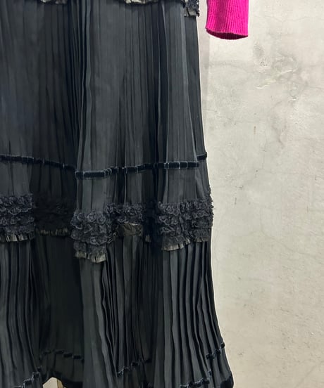 Tiered Lace Trim Pleated Skirt BK