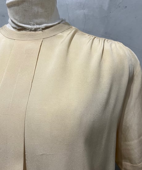 S/S Collarless Back Button Blouse IV