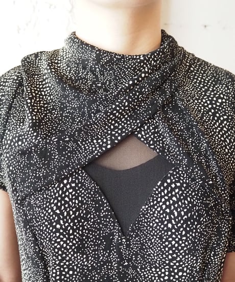 Cross Design Neck Cutsewn Dress BK