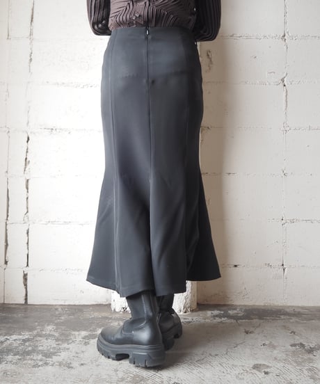 Tuck Mermaid Flare Skirt BK
