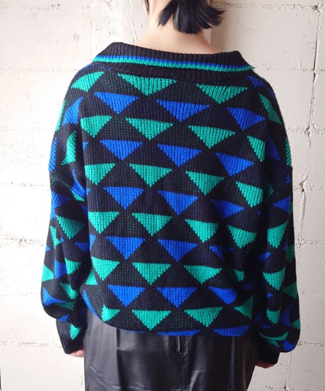 Triangle Pattren Collar Knit BK