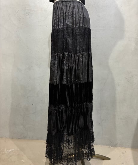 Velour × Lace Pleated Tiered Skirt BK