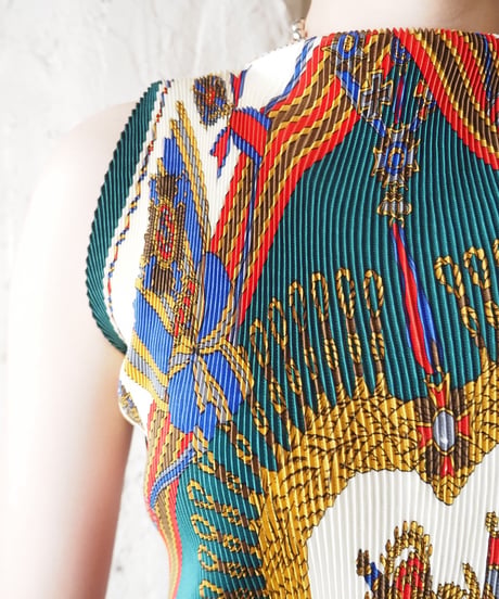 Scarf Pattern N/S Pleated Tops IVGNRE