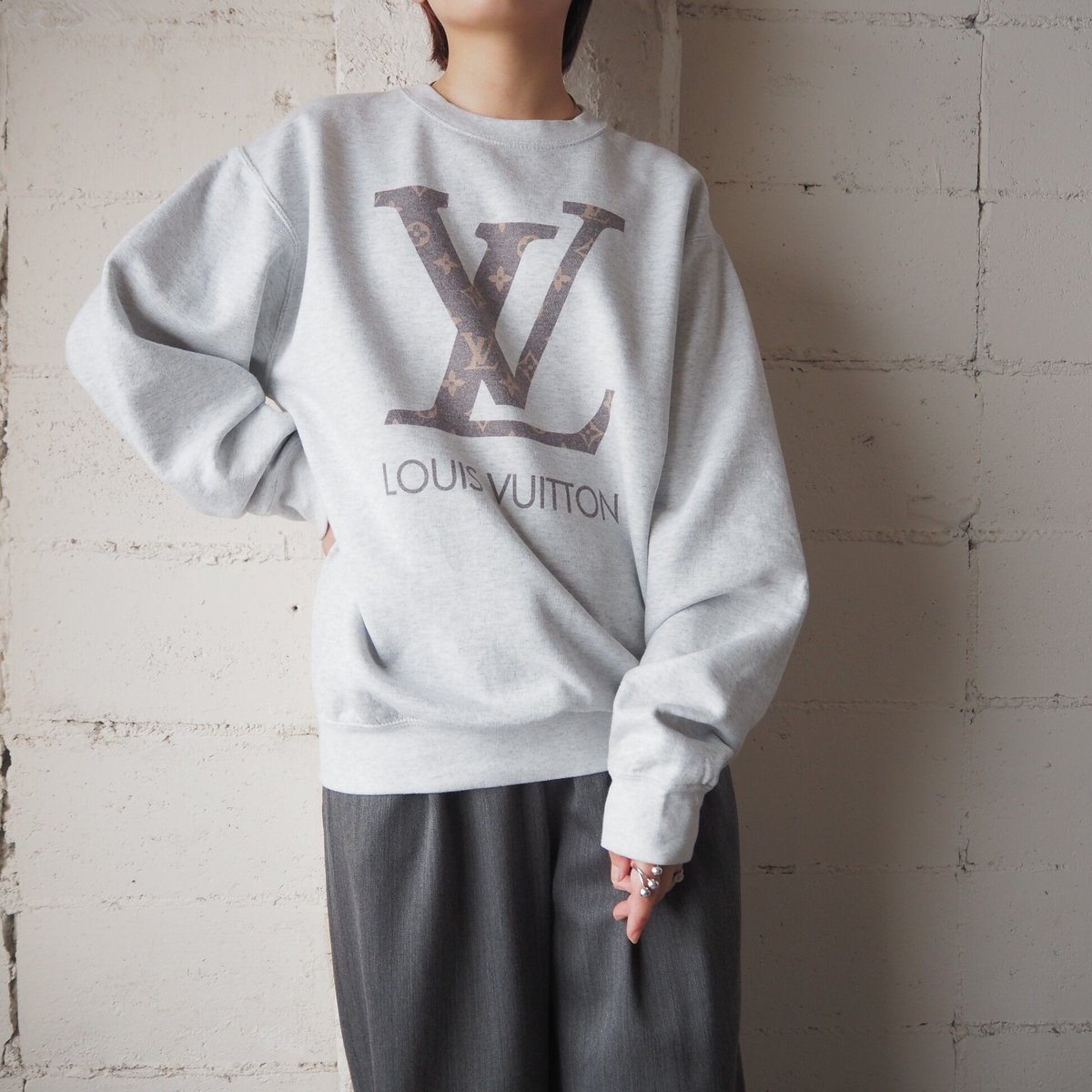 ☆限定コラボ【LOUIS VUITTON × NIGO】ロゴ スウェット グレー (Louis