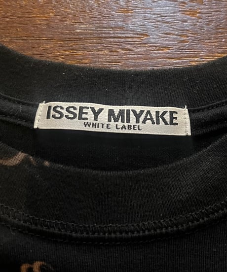 ISSEY MIYAKE WHITE LABEL Letter Tee BK