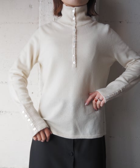 LAND'S END Button Design Knit WH