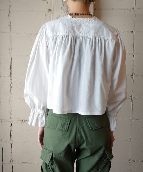 1940's Euro Collarless Embroidery Blouse WH