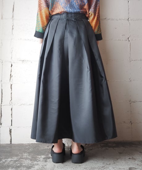 Volume Tuck Flared Skirt BK