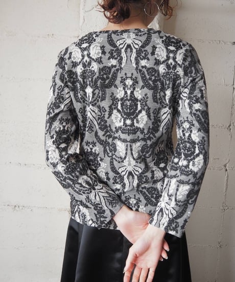 Arabesque Pattern Cutsewn BKGR