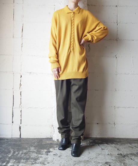 Many Button Collar Knit YE