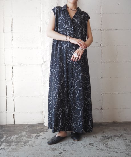 Hand Drawing Pattern Open Collar Dress BK