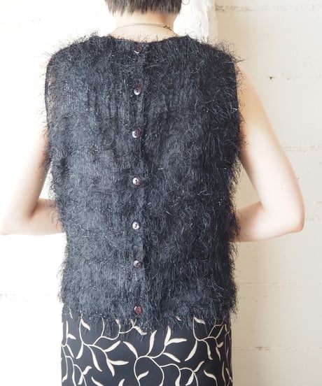 Shaggy Back Button Sleeveless Tops BK