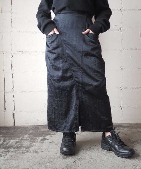Satin Center Slit Yoke Skirt BK