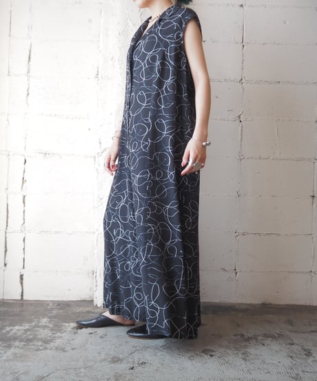 Hand Drawing Pattern Open Collar Dress BK