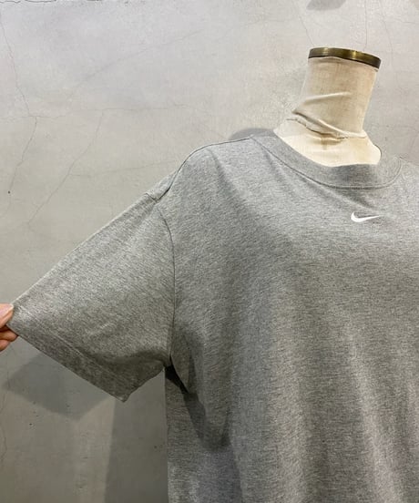 NIKE Logo Stitch Tee GR