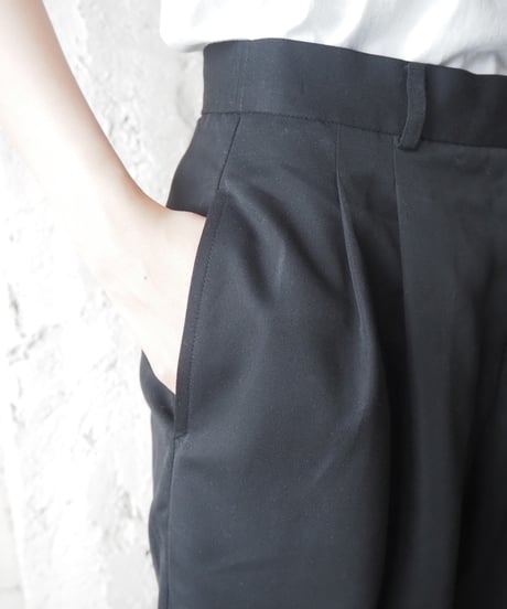 Tuck Shorts BK